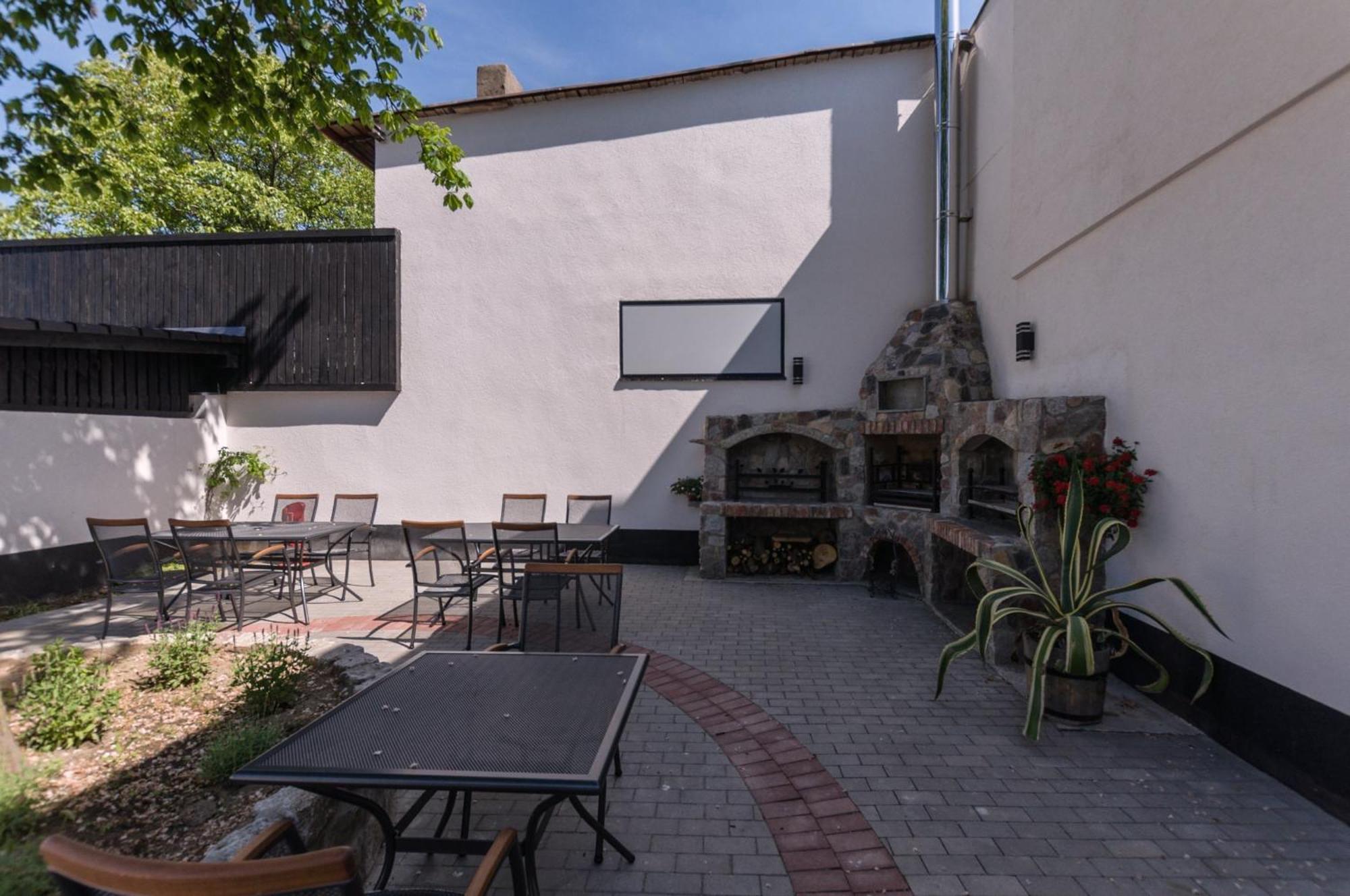 Gosciniec Kasztel U Gostla Hotel Murowana Goslina Exterior photo